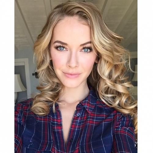 Olivia Jordan taking a selfie