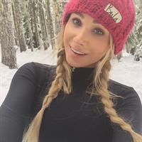 Sara Jean Underwood taking a selfie