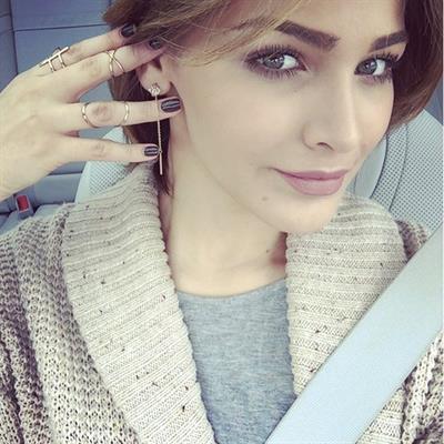 Migbelis Lynette Castellanos taking a selfie