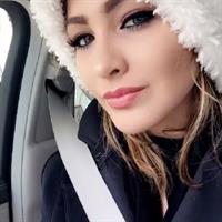 Migbelis Lynette Castellanos taking a selfie