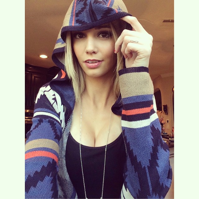 Caitlin Arnett taking a selfie