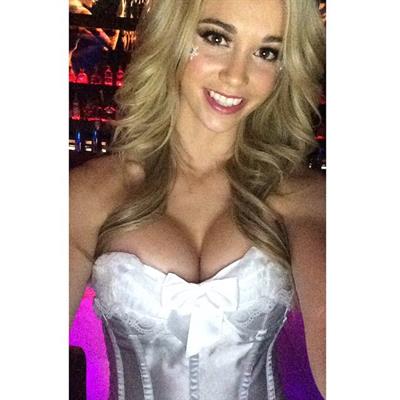 Caitlin Arnett taking a selfie