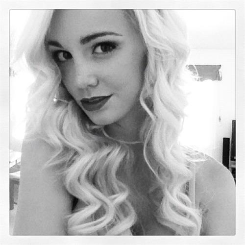 Caitlin Arnett taking a selfie