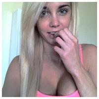 Caitlin Arnett taking a selfie