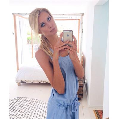 Kimberley Mens taking a selfie