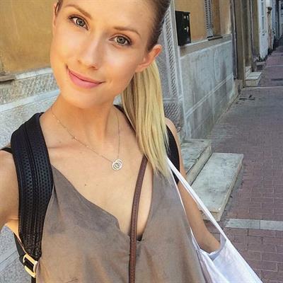 Kimberley Mens taking a selfie