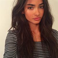 Kelly Gale taking a selfie