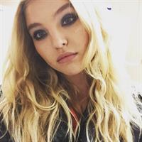 Rachel Hilbert taking a selfie