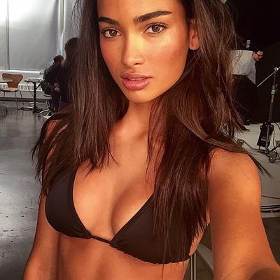 Kelly Gale in a bikini taking a selfie