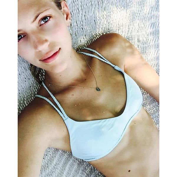 Devon Windsor in a bikini taking a selfie