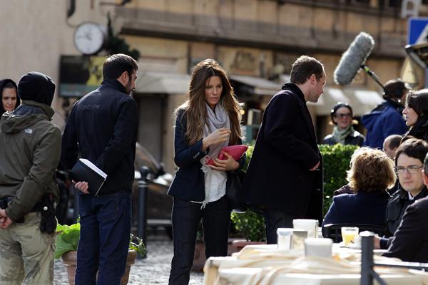 Kate Beckinsale On Set of The Face of an Angel in Rome November 11-2013 