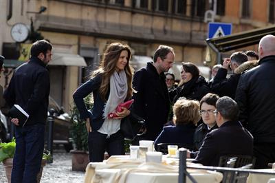 Kate Beckinsale On Set of The Face of an Angel in Rome November 11-2013 