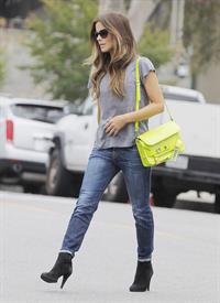 Kate Beckinsale - Enjoys a stroll in Los angeles (07.06.2013) 