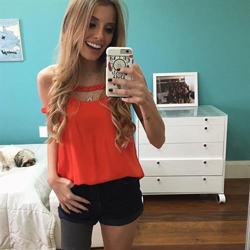 Paola Antonini taking a selfie