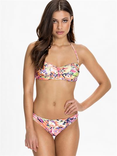 Yara Khmidan in a bikini