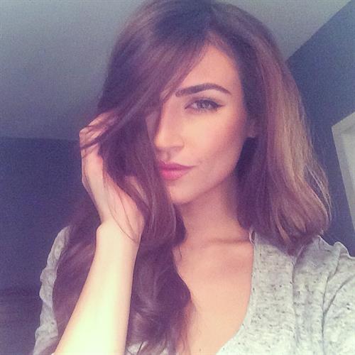 Kelly Karloff taking a selfie