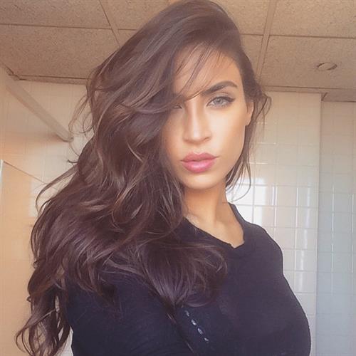 Kelly Karloff taking a selfie