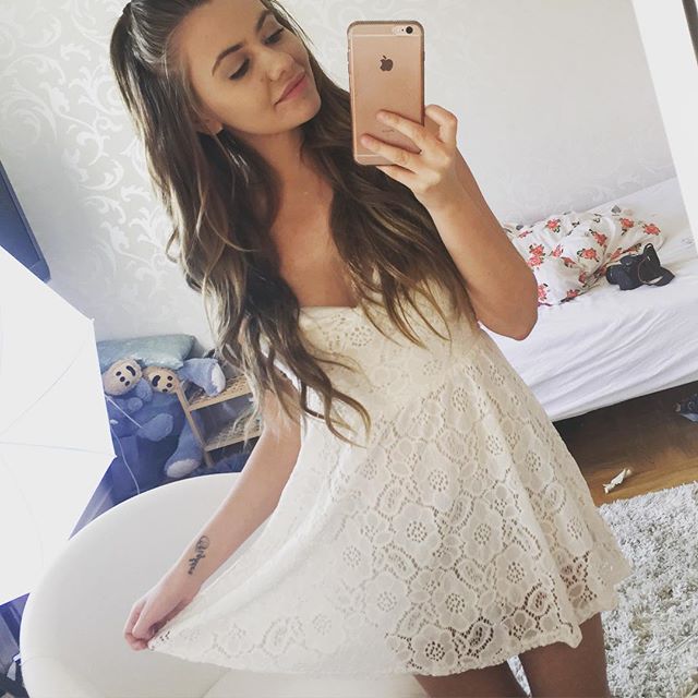 Fie Laursen taking a selfie