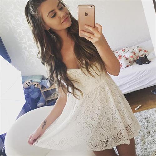 Fie Laursen taking a selfie