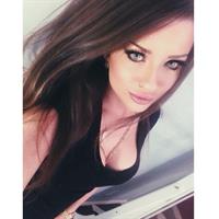 Sheala Foster taking a selfie