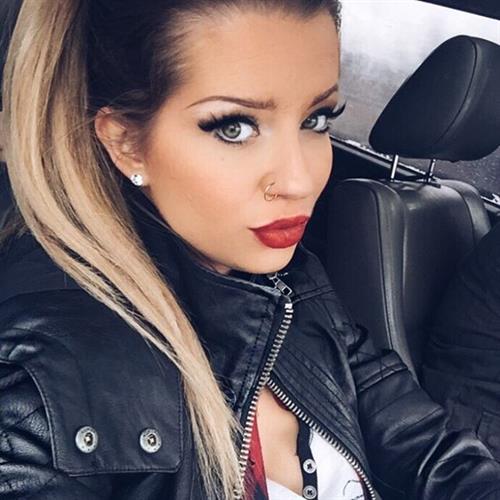 Sheala Foster taking a selfie