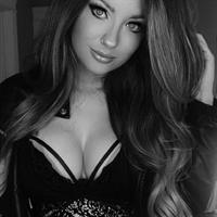 Sheala Foster taking a selfie