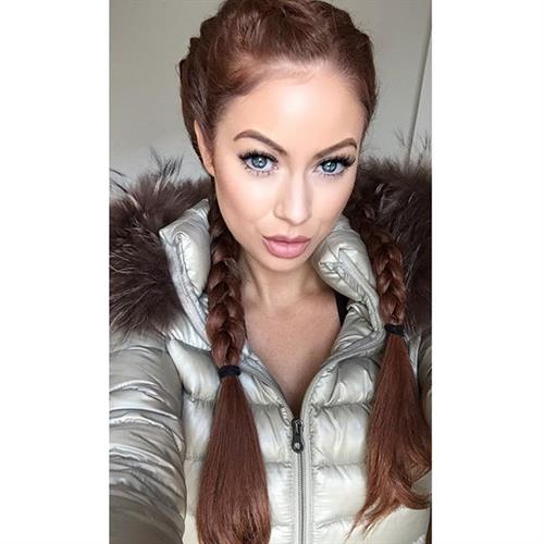 Laura Carter taking a selfie