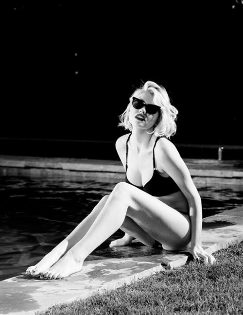 Kayslee Don Collins in a bikini