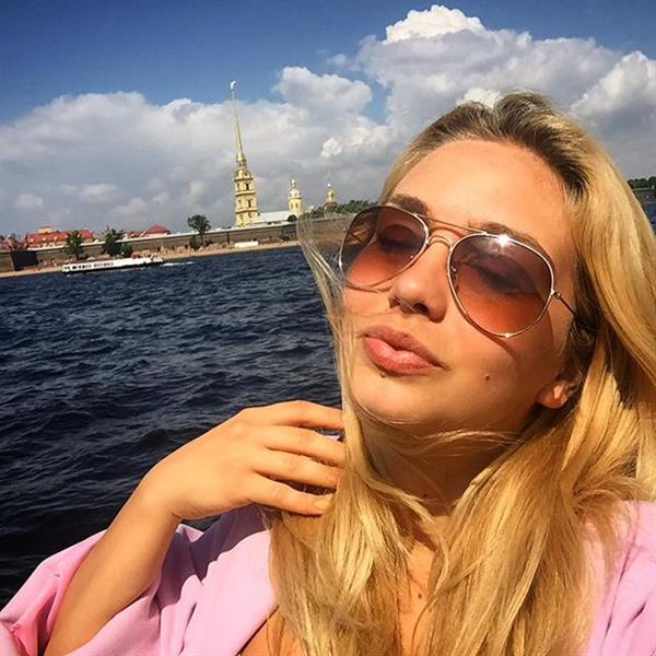 Katarina Pudar taking a selfie