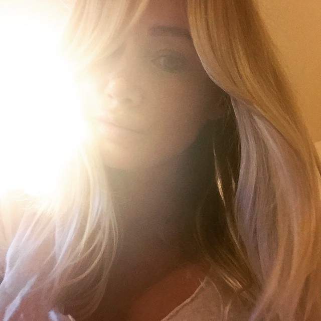 Sara Jean Underwood taking a selfie