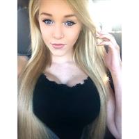 Courtney Tailor taking a selfie