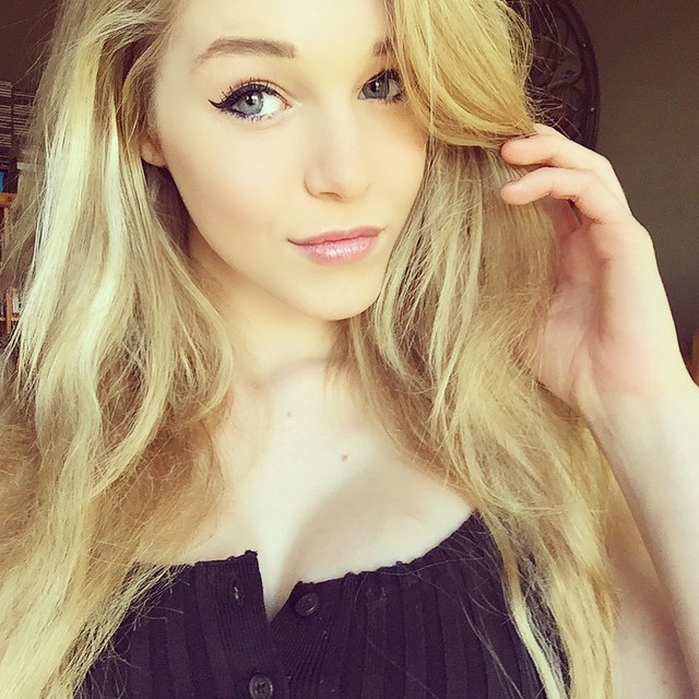 Courtney Tailor taking a selfie
