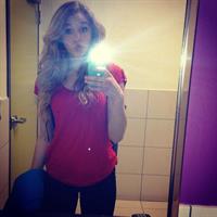 Courtney Tailor taking a selfie