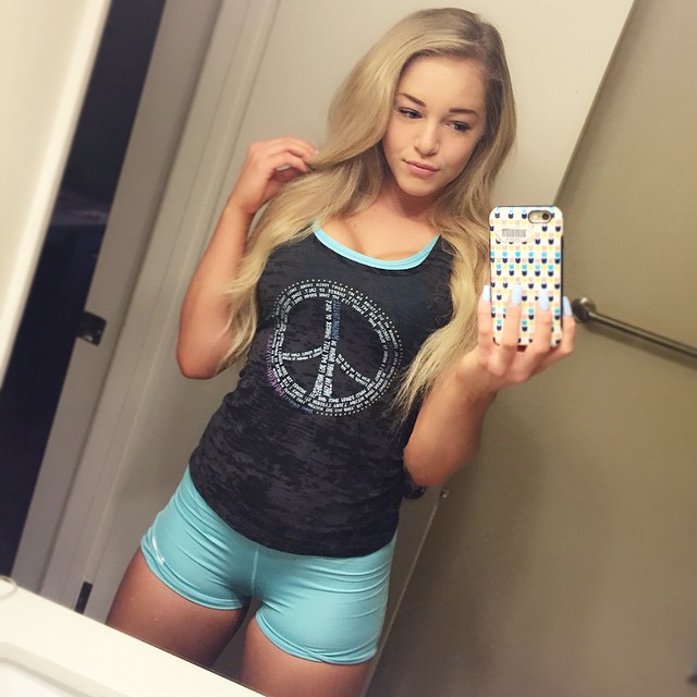 Courtney Tailor taking a selfie