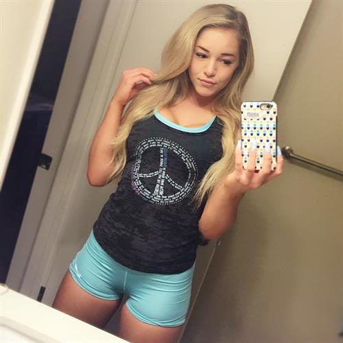 Courtney Tailor taking a selfie