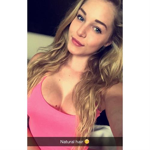 Courtney Tailor taking a selfie