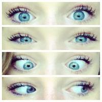 Courtney Tailor taking a selfie