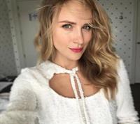 Shantel VanSanten taking a selfie