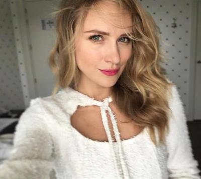 Shantel VanSanten taking a selfie