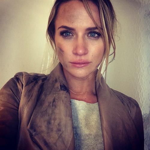 Shantel VanSanten taking a selfie