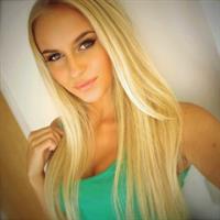 Anna Nyström taking a selfie