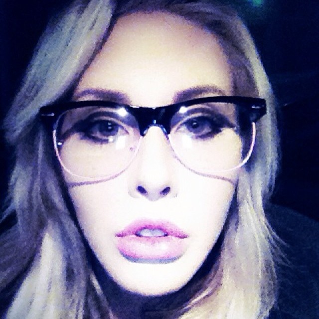 Chloe Rose Lattanzi taking a selfie