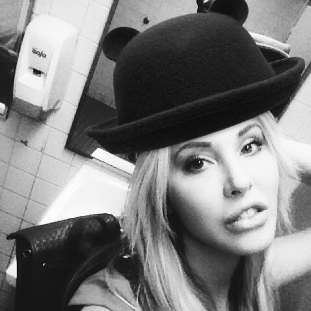 Chloe Rose Lattanzi taking a selfie