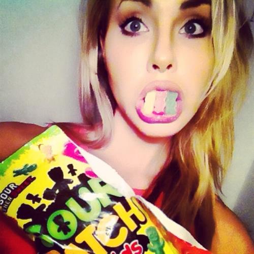 Chloe Rose Lattanzi taking a selfie