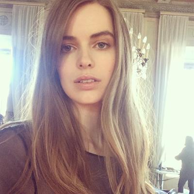 Robyn Lawley taking a selfie