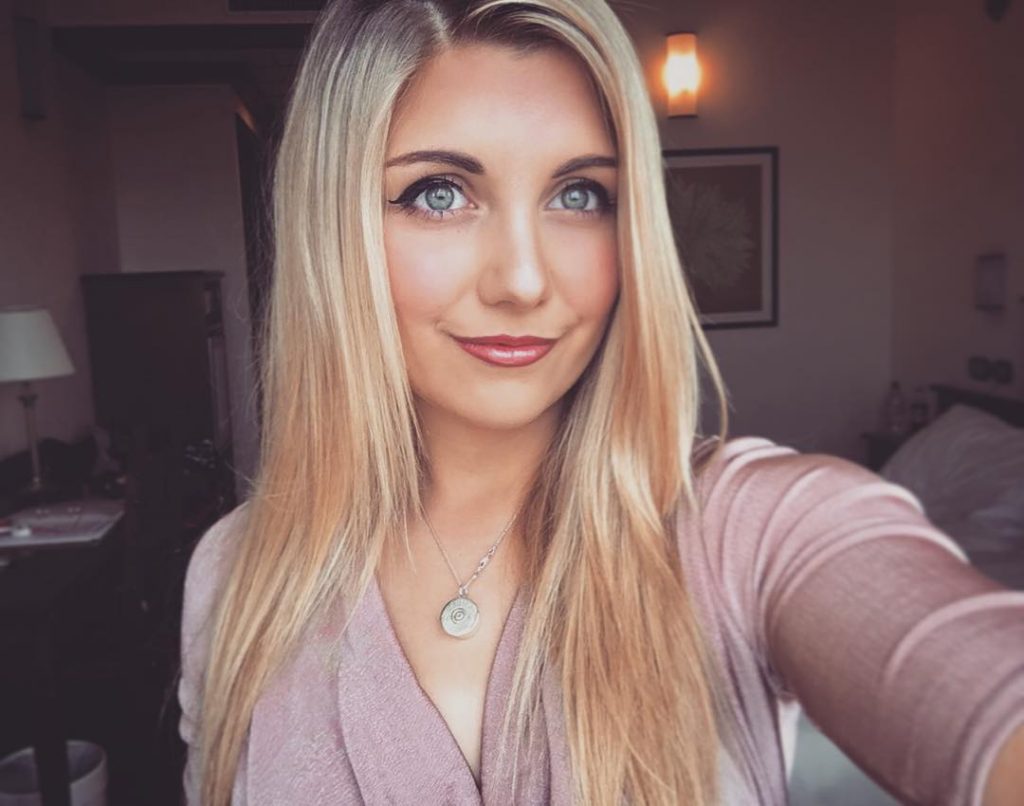 Amber Hill taking a selfie