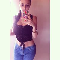 Carolina Neto taking a selfie