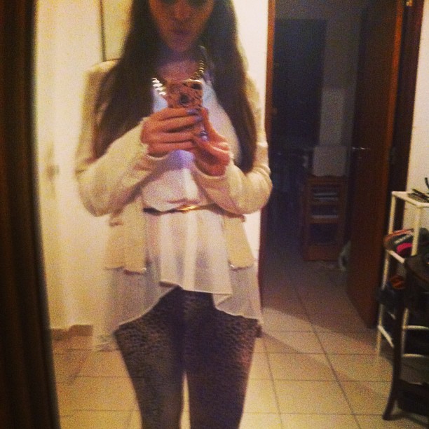 Carolina Neto taking a selfie