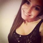 Carolina Neto taking a selfie