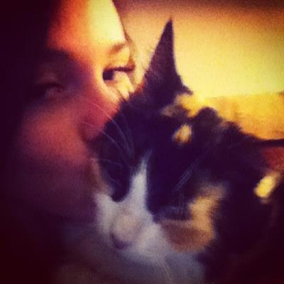 Carolina Neto taking a selfie